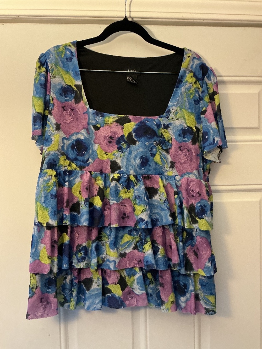 R.Q.T Ruffle Flower Blouse SIZE LARGE RQT Top